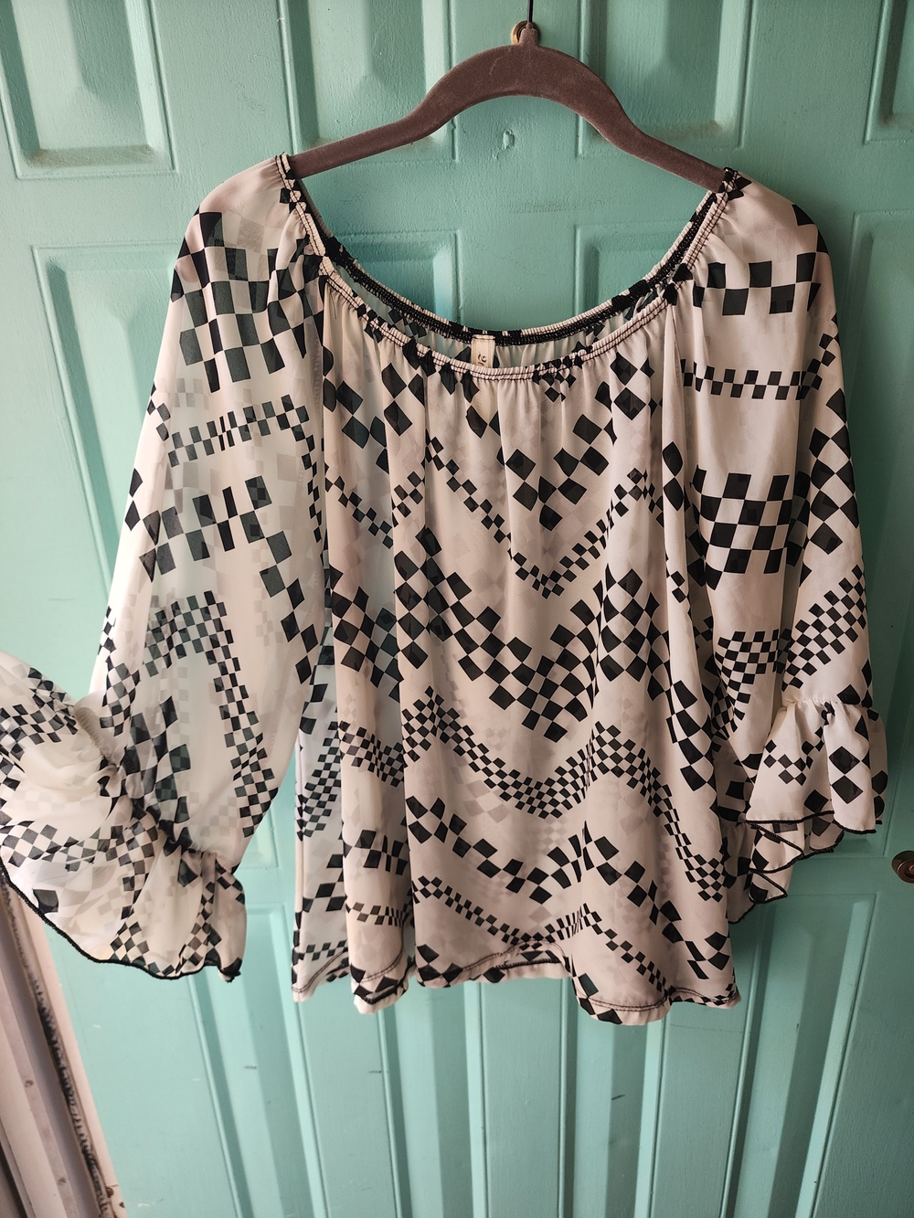 2tee Couture Black and White Geometric Off-Shoulder Blouse